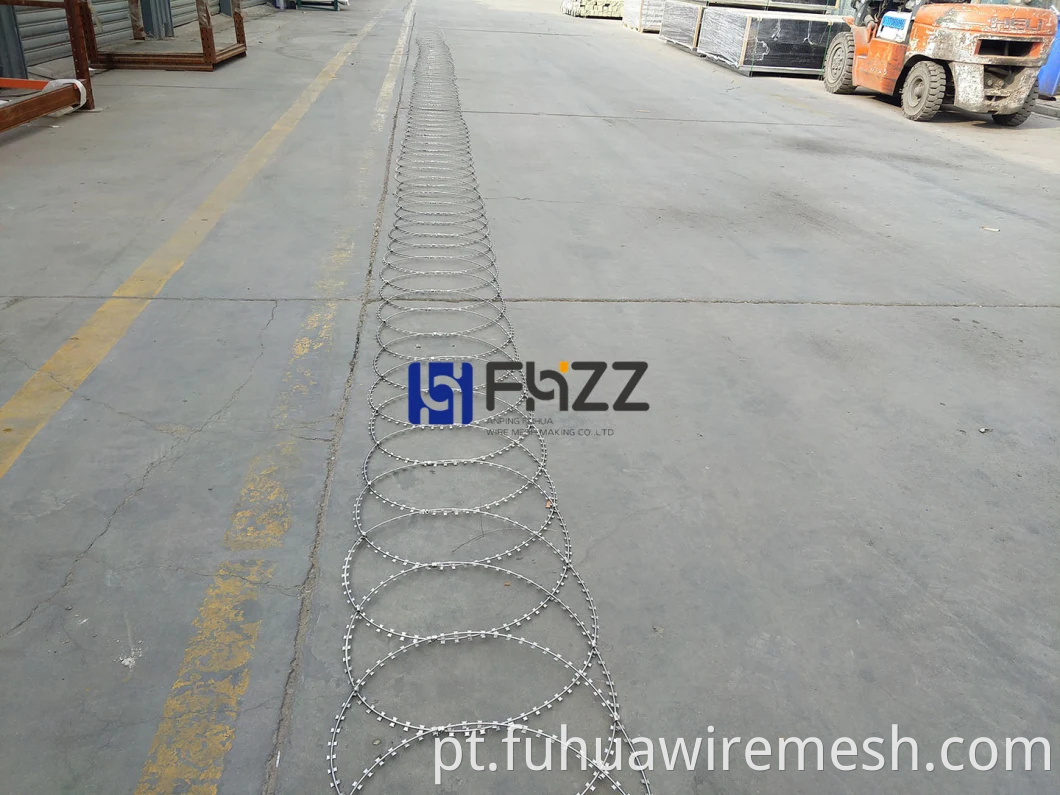 500 mm de altura aço inoxidável ou galvanizado Ripper Wrap Flow Wire Razor Type BTO-10 ou BTO-22 Cobertura de instalação 15mtrs